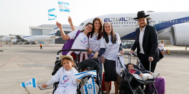 Venezuelan family arrives in Israel (Getty)
